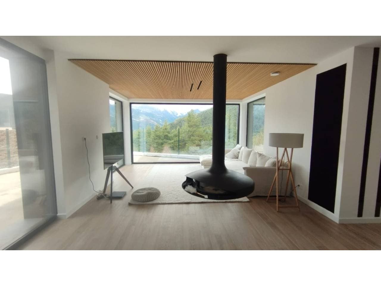 Espectacular xalet de nova construcció situat a la prestigi... - Thumbnail 37