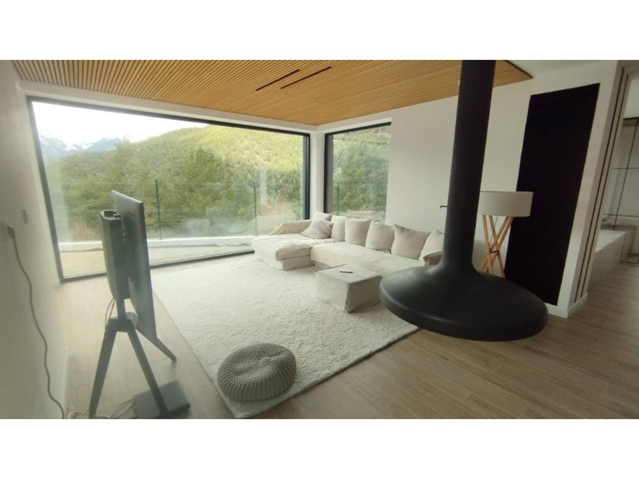 Espectacular xalet de nova construcció situat a la prestigi... - Thumbnail 57