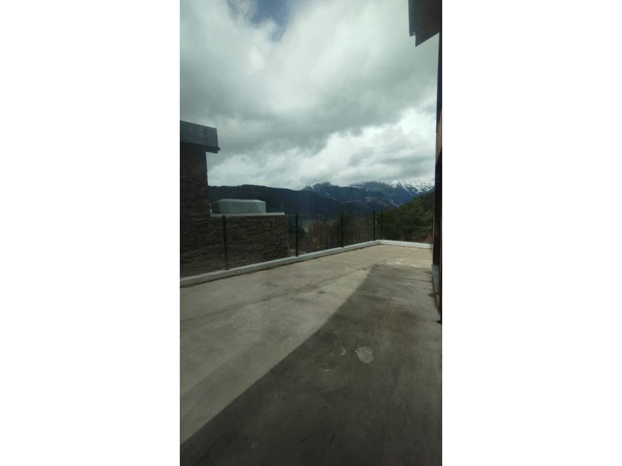 Espectacular xalet de nova construcció situat a la prestigi... - Thumbnail 4