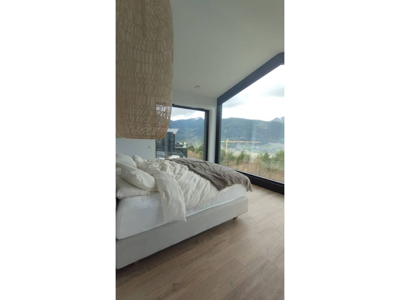 Espectacular xalet de nova construcció situat a la prestigi... - Thumbnail 53