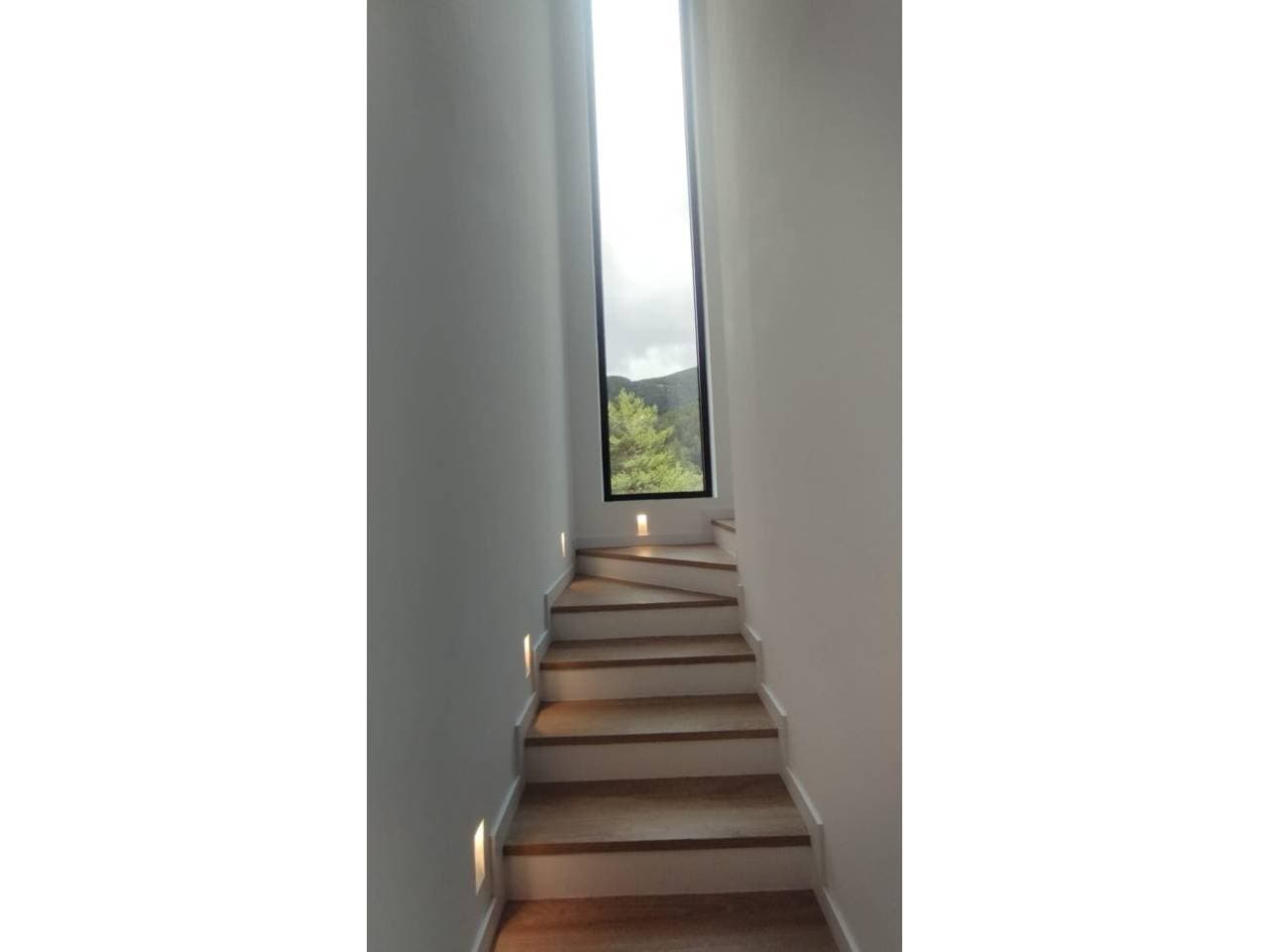 Espectacular xalet de nova construcció situat a la prestigi... - Thumbnail 31