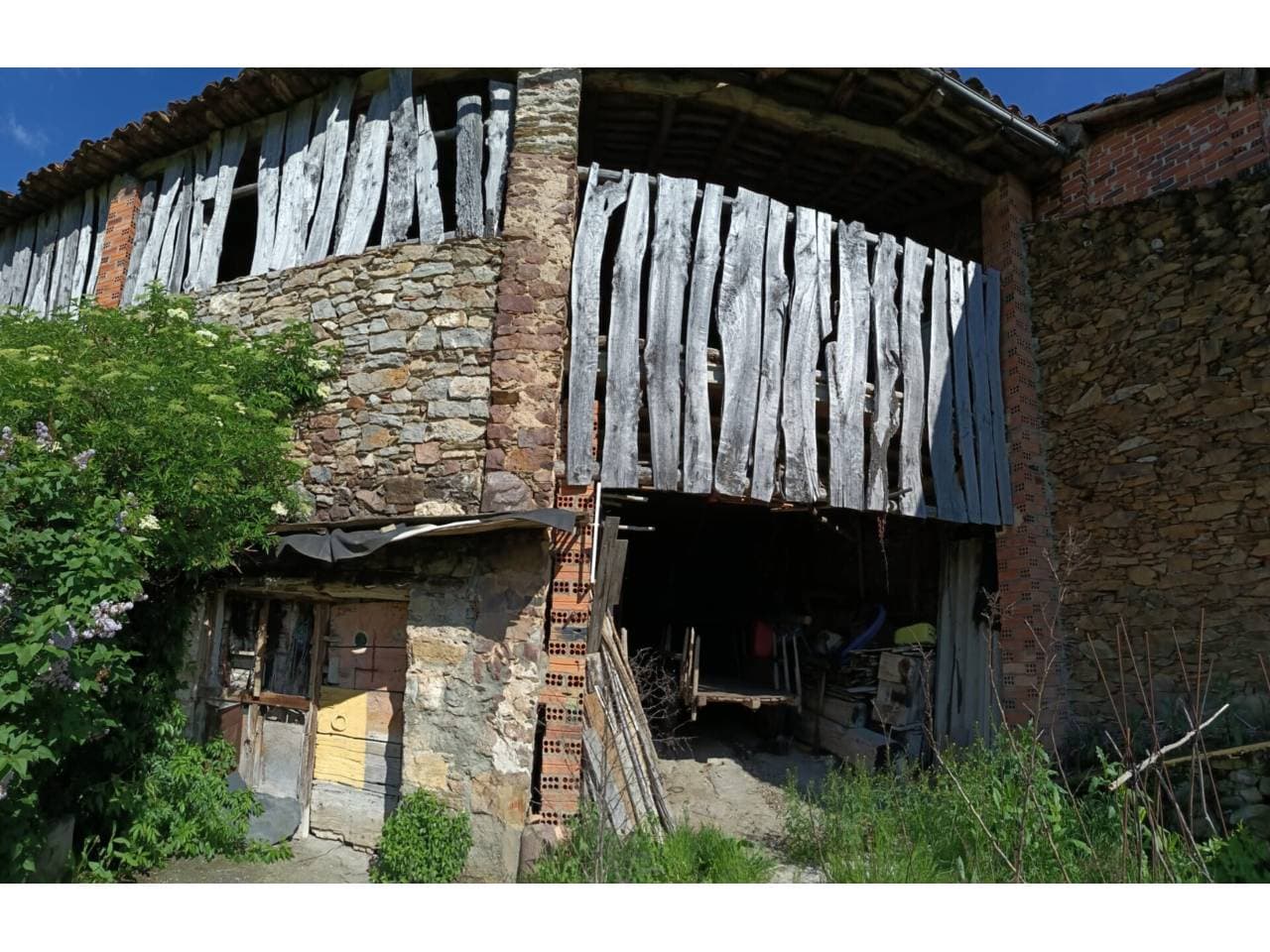 Casa de poble en venda al centre del Pla de Sant Tirs - Thumbnail 3