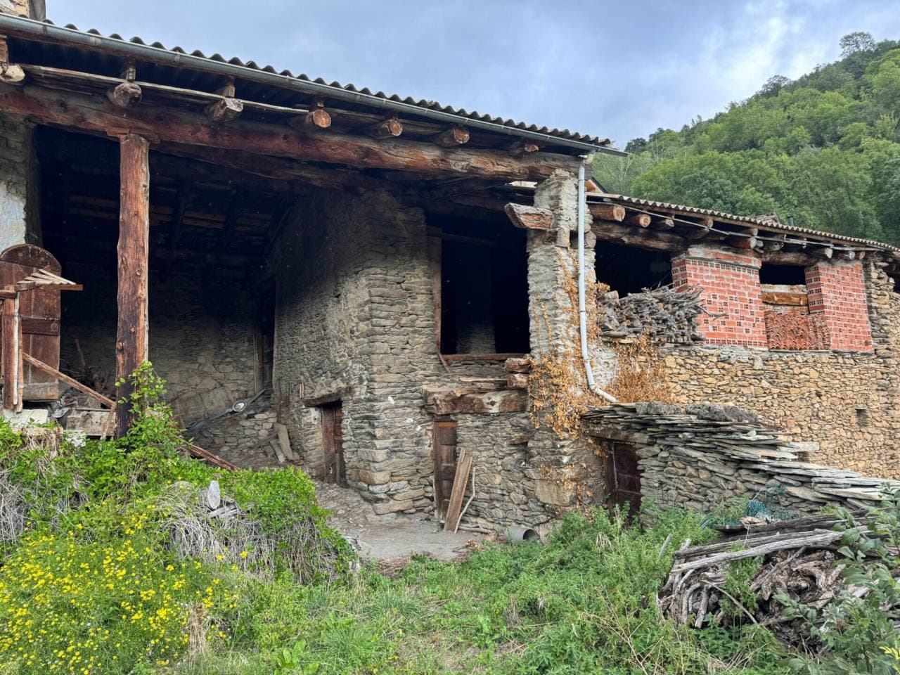 Busques un refugi en plena natura? Gran casa de muntanya a Bescar... - Thumbnail 2