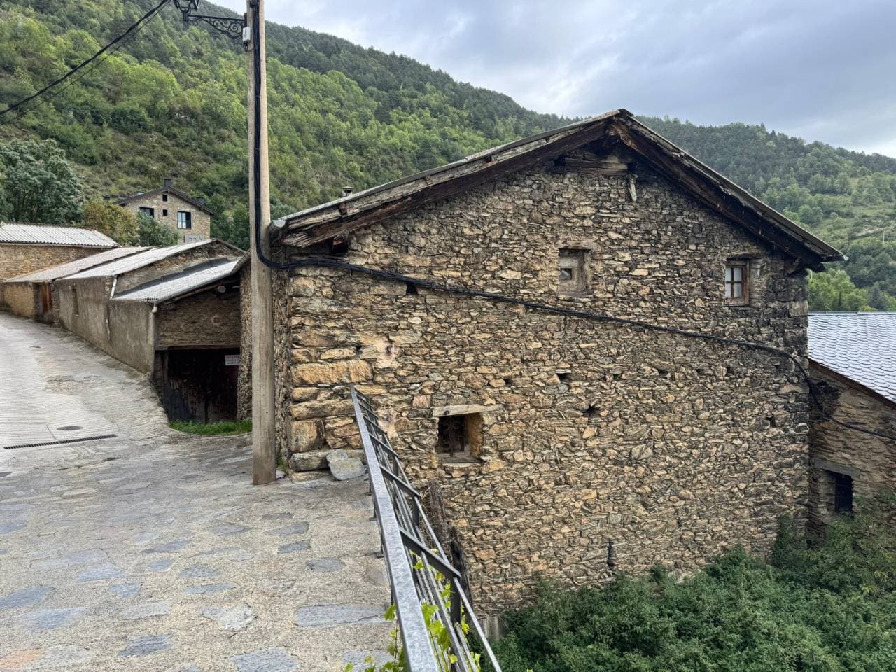 Busques un refugi en plena natura? Gran casa de muntanya a Bescar... - Thumbnail 4