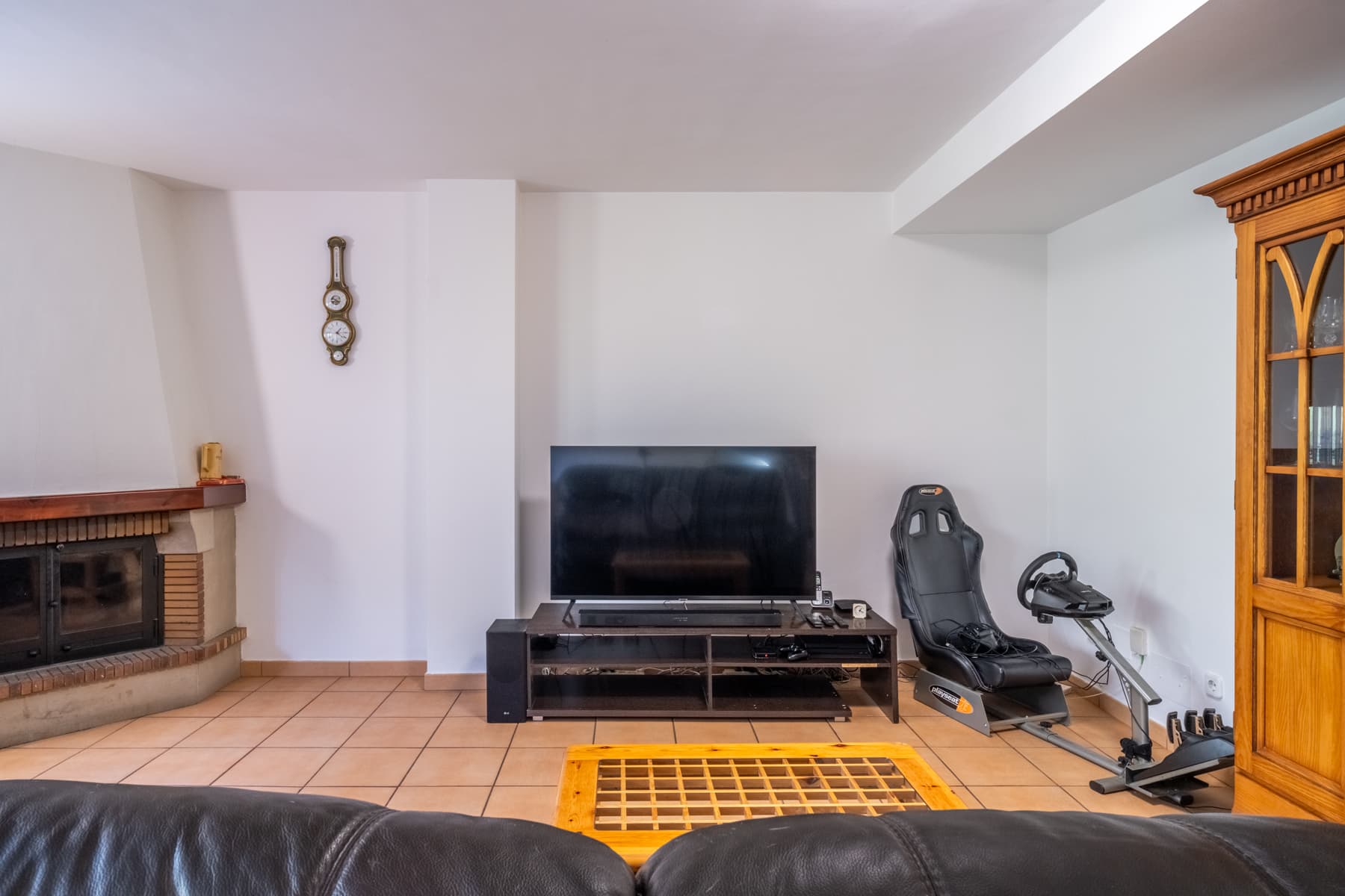 ADOSSADA + JARDÍ + TERRASSA + BOX PER A 3 COTXES - Thumbnail 4