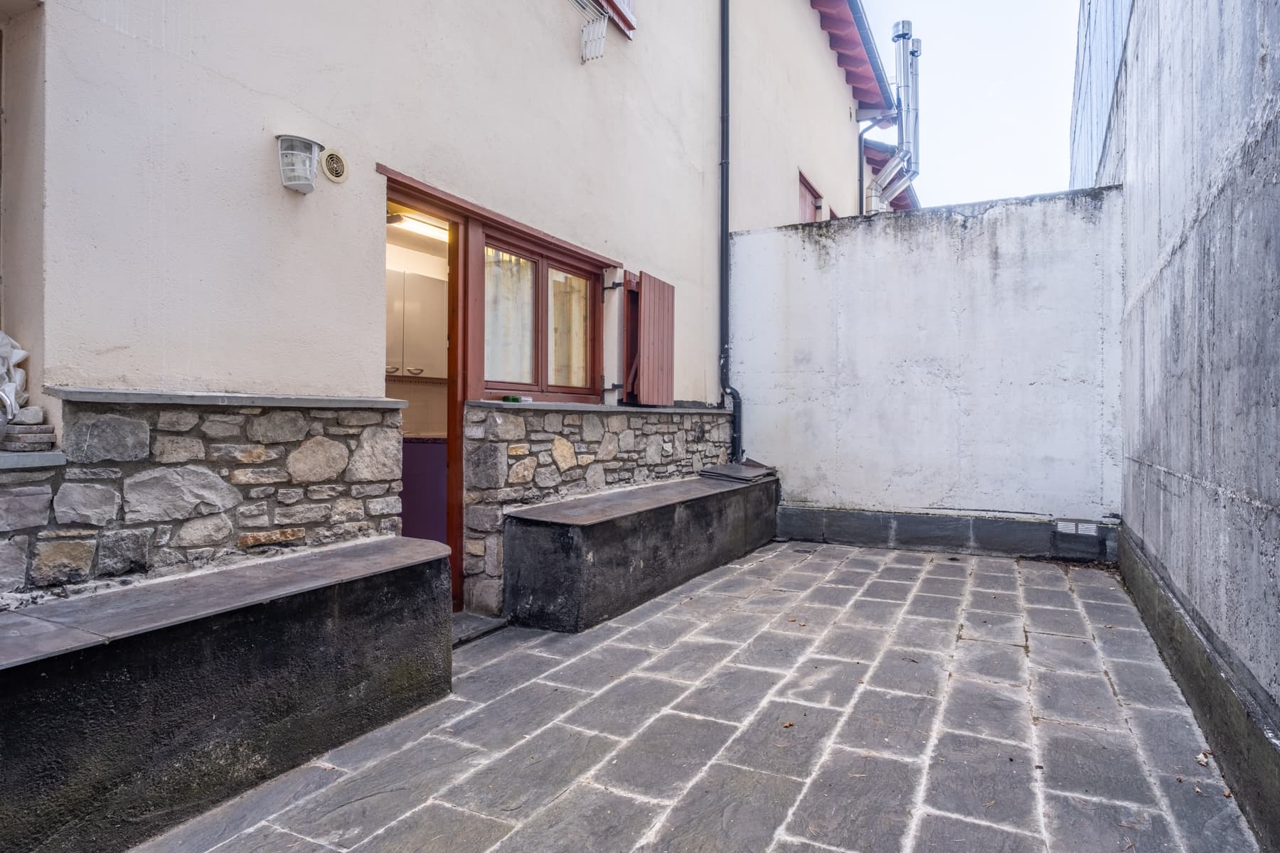 ADOSSADA + JARDÍ + TERRASSA + BOX PER A 3 COTXES - Thumbnail 26