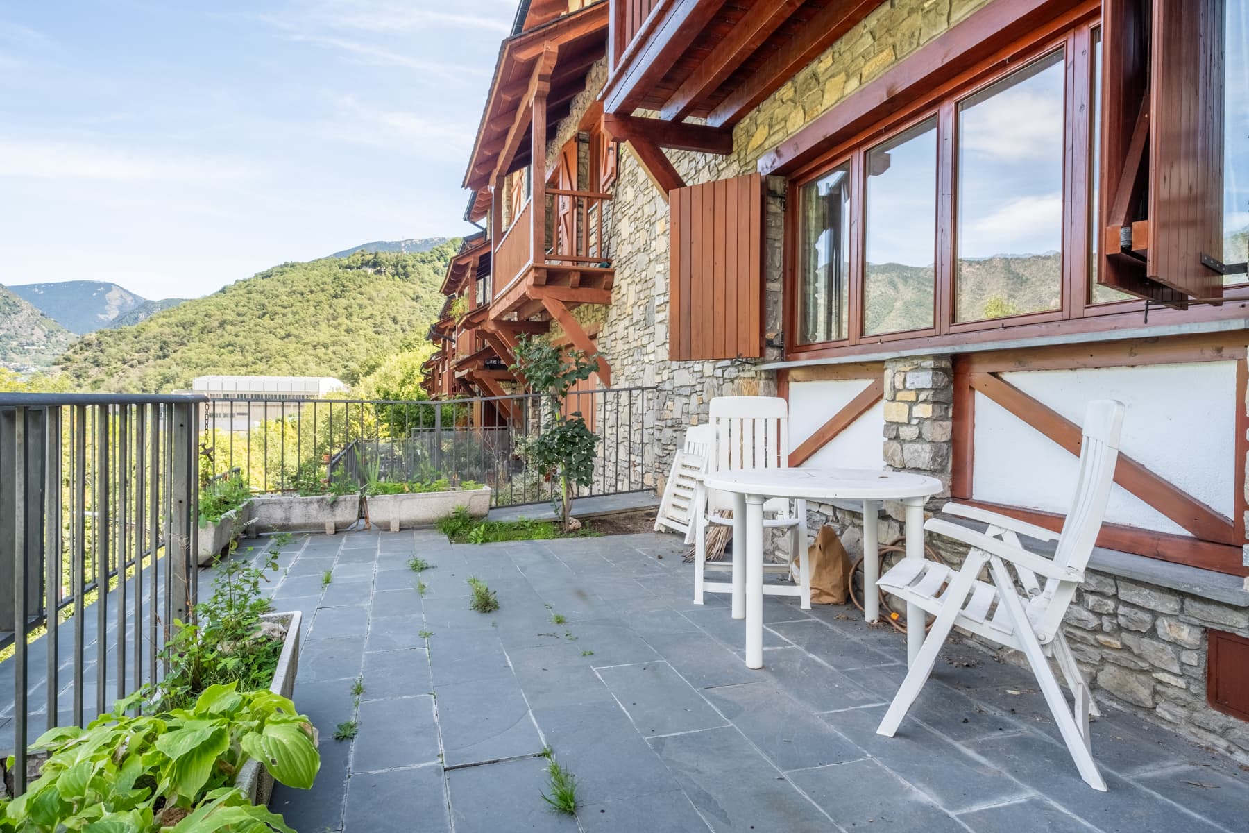 ADOSSADA + JARDÍ + TERRASSA + BOX PER A 3 COTXES - Thumbnail 27