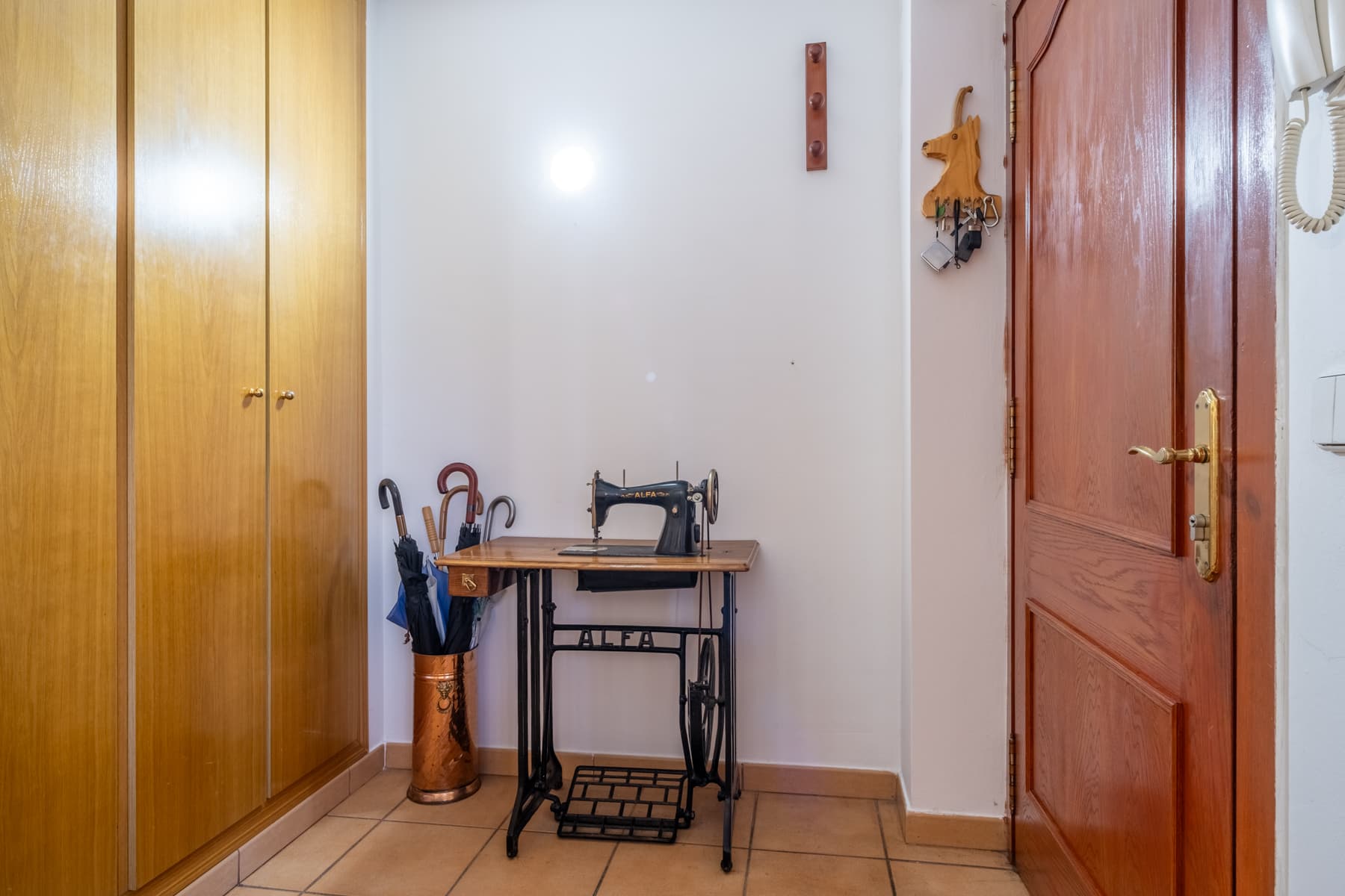 ADOSSADA + JARDÍ + TERRASSA + BOX PER A 3 COTXES - Thumbnail 25