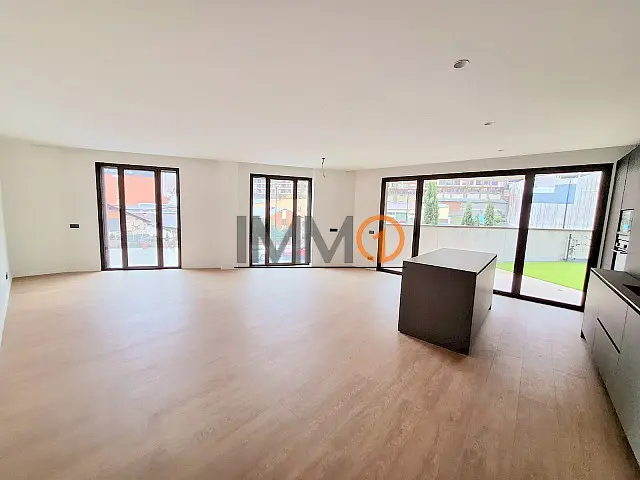 Fantàstic i cèntric pis en venda ubicat en l’ - Thumbnail 2