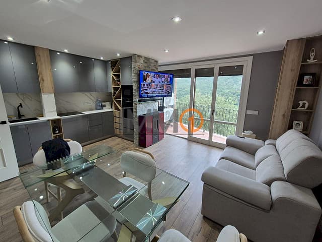 En venda bonic pis reformat a Montferrer – Cast - Image 1