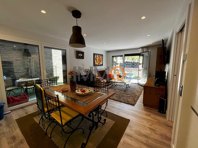 Es lloga per temporada a Arinsal pis de 80 m2 dis