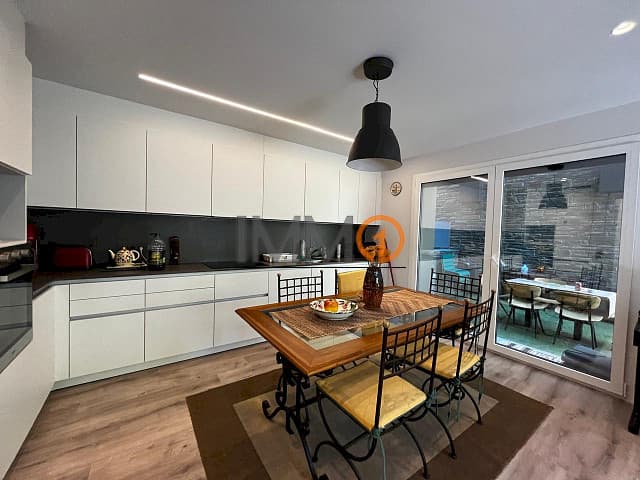 Es lloga per temporada a Arinsal pis de 80 m2 dis - Thumbnail 7