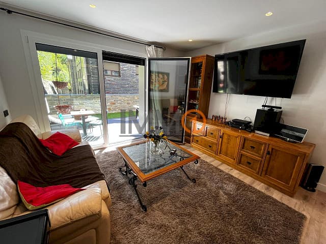 Es lloga per temporada a Arinsal pis de 80 m2 dis - Thumbnail 3