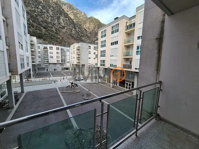 En venda pis a Santa Coloma, que conta amb una su - Thumbnail 11