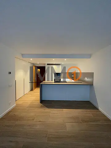 Es lloga fantàstic pis nou en ple centre d'Esca - Thumbnail 4