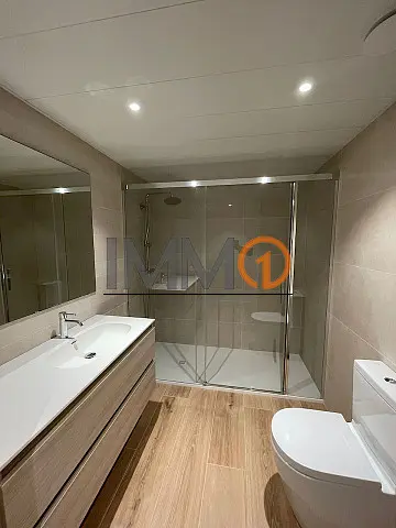 Es lloga fantàstic pis nou en ple centre d'Esca - Thumbnail 4