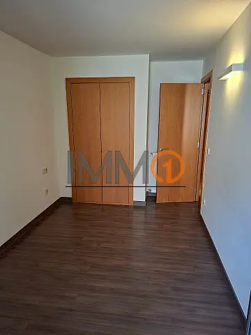 Es lloga magnífic pis de recent construcció sit - Thumbnail 16