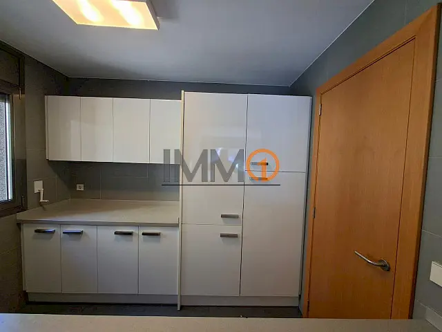 Es lloga magnífic pis de recent construcció sit - Thumbnail 8