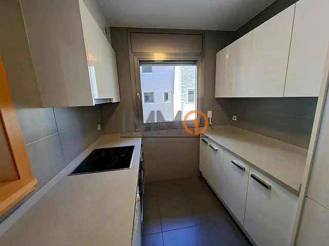 Es lloga magnífic pis de recent construcció sit - Thumbnail 7