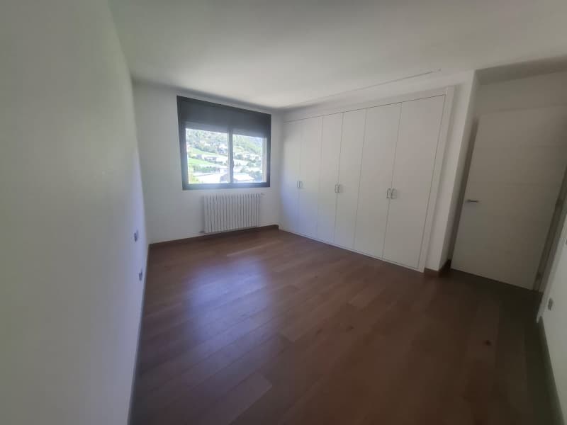 ES VEN PIS EXCLUSIU A ENCAMP AMB DOS APARCAMENTS I TRASTER - Thumbnail 13