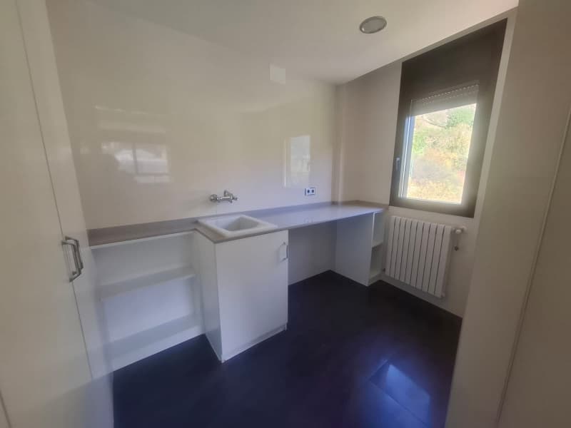 ES VEN PIS EXCLUSIU A ENCAMP AMB DOS APARCAMENTS I TRASTER - Thumbnail 9