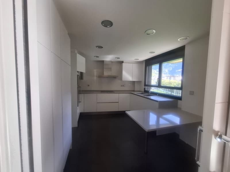 ES VEN PIS EXCLUSIU A ENCAMP AMB DOS APARCAMENTS I TRASTER - Thumbnail 8