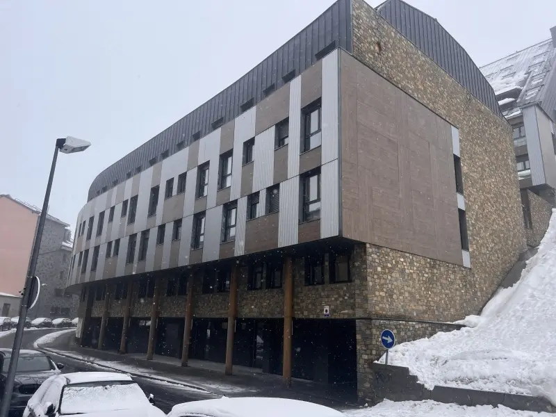 ES LLOGA PLAÇA D'APARCAMENT MOLT GRAN