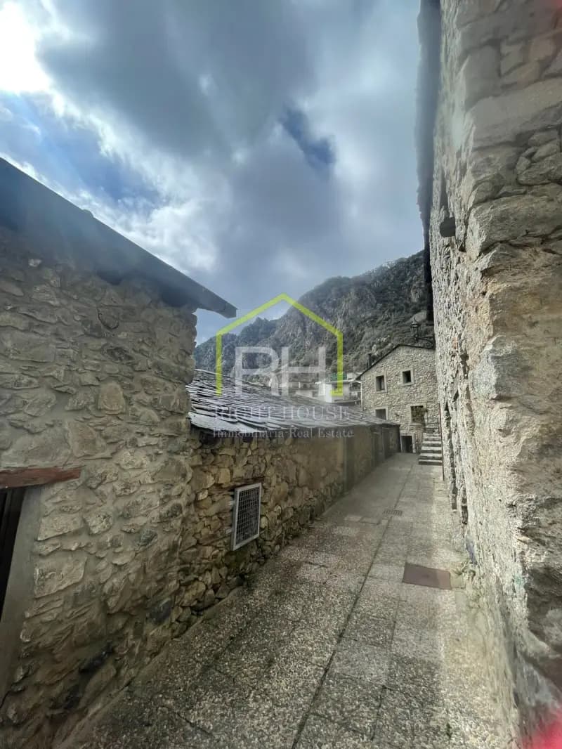 Casa en lloguer al casc antic d'Andorra la Vella - Thumbnail 3