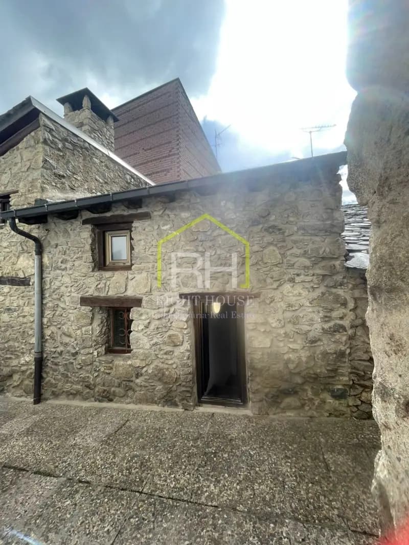 Casa en lloguer al casc antic d'Andorra la Vella - Thumbnail 2
