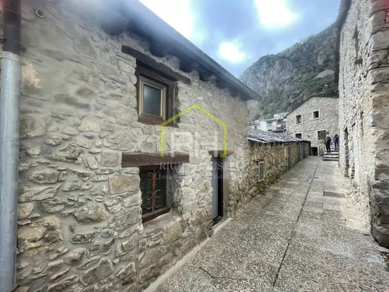 Casa en lloguer al casc antic d'Andorra la Vella - Image 1