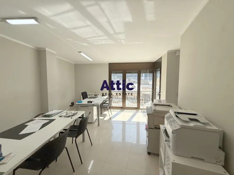 Despatx en lloguer a les Caldes d’Engordany – Ubicació immillorable - Image 1