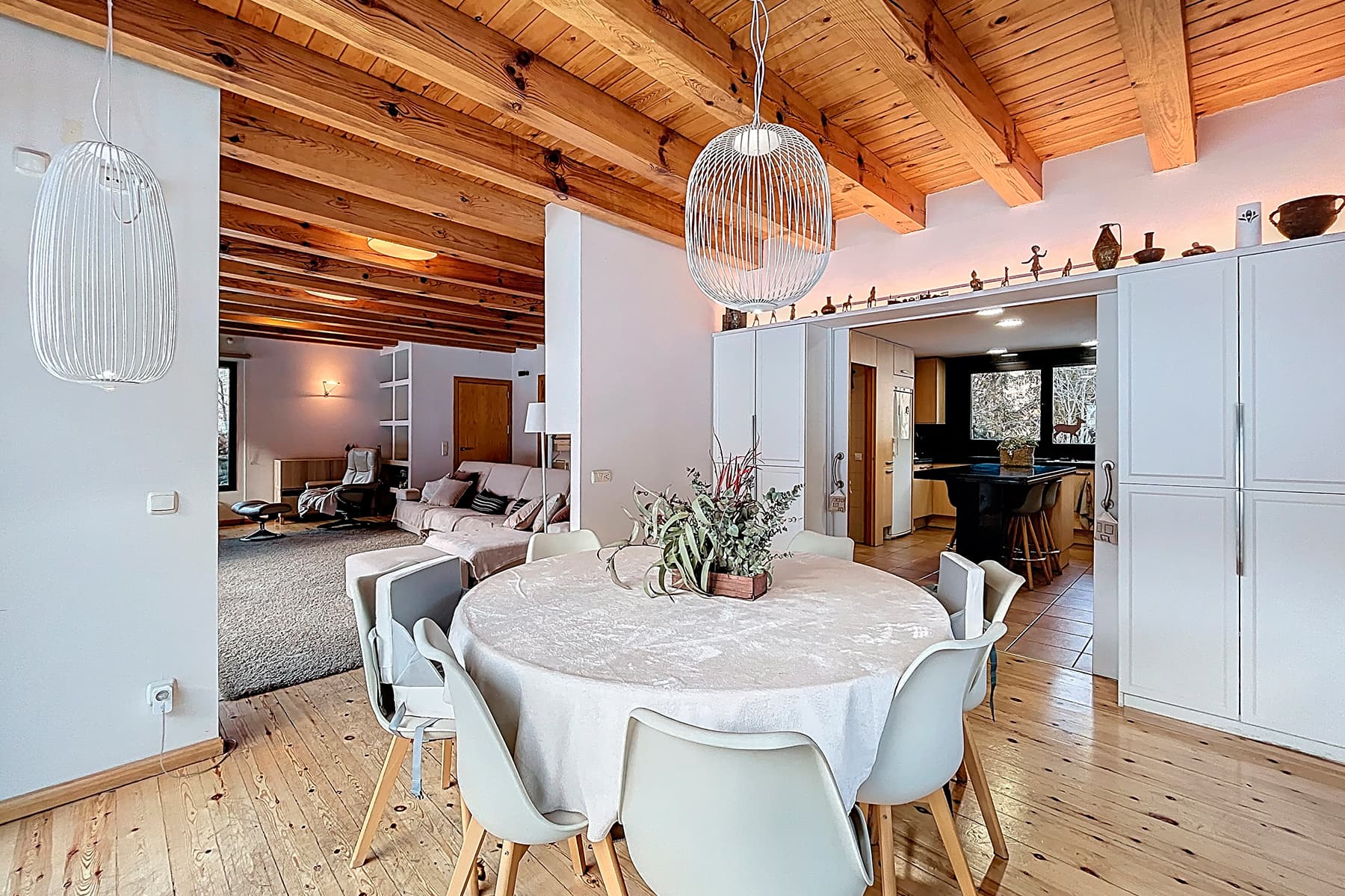 Submergeix-te a la calidesa i la tranquil·litat d - Thumbnail 4