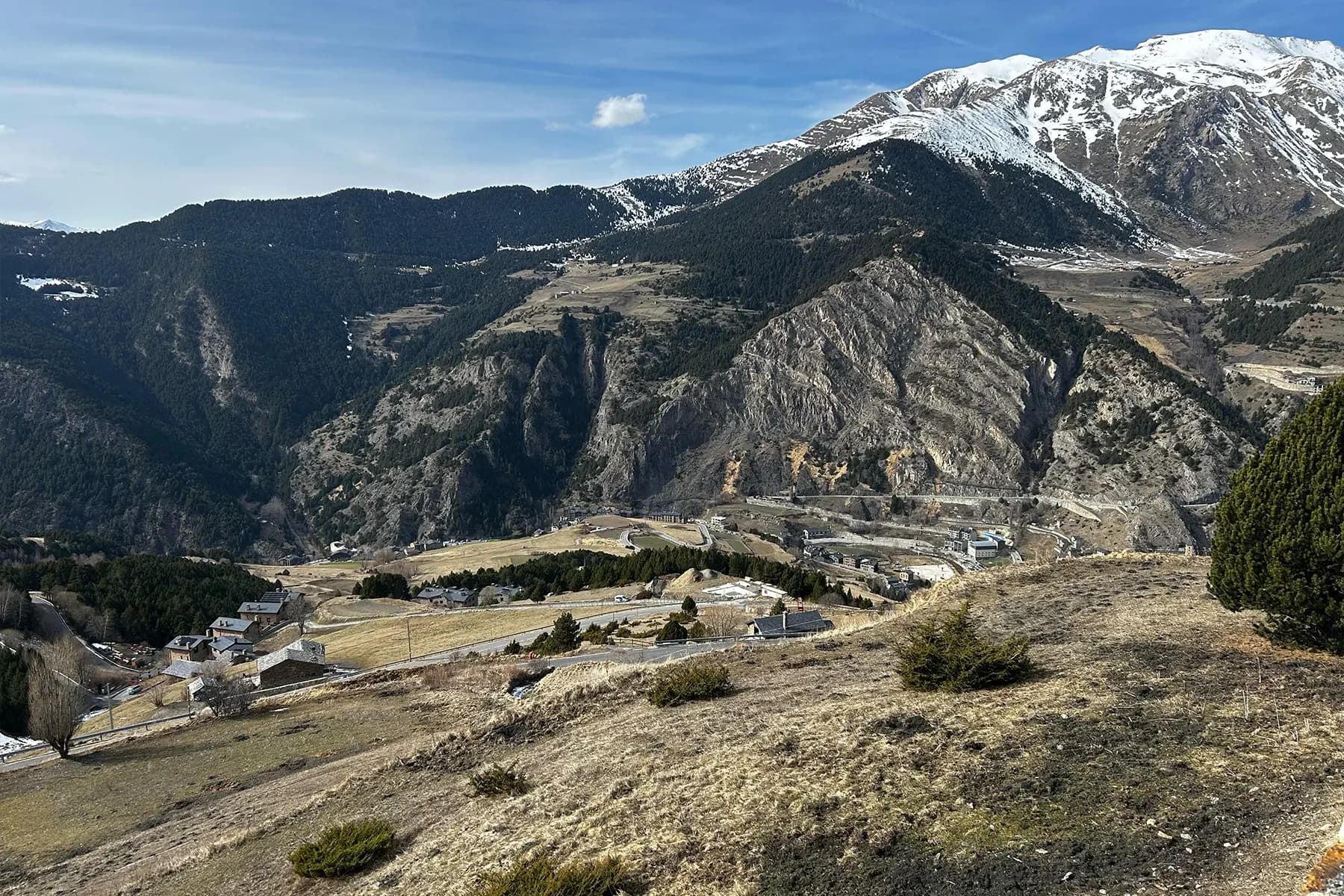 Presentem aquest excepcional terreny de 3,500 m² - Image 1