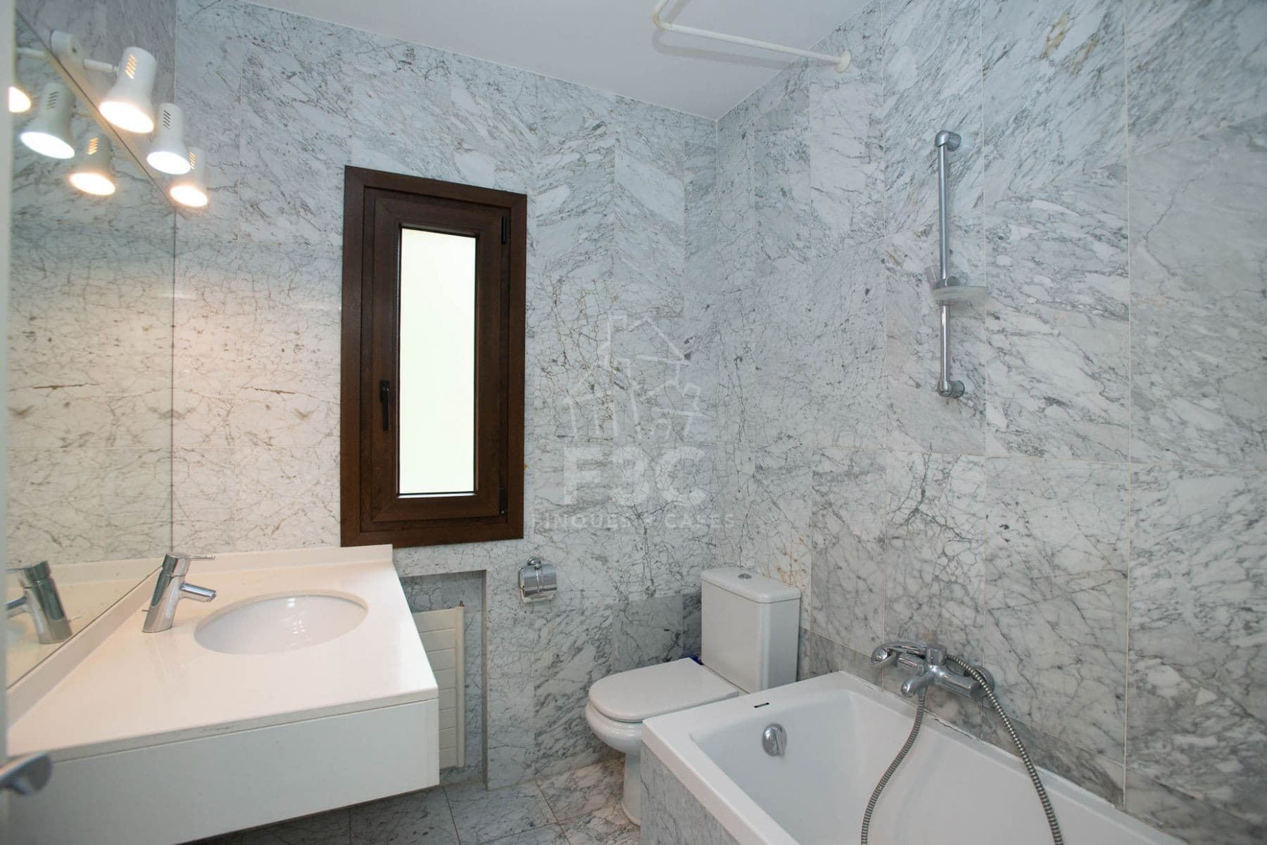 En un conjunt residencial tranquil i assolellat de - Thumbnail 13