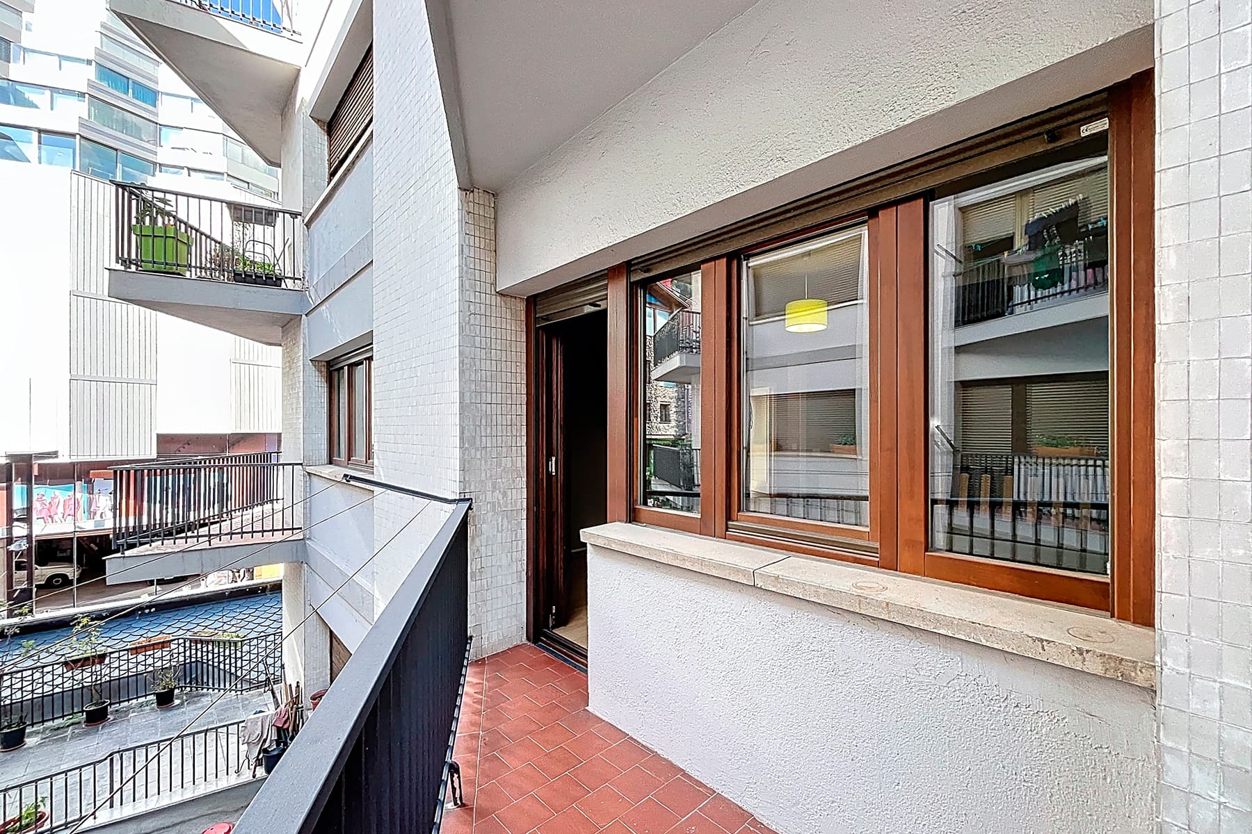 Situat en el cor vibrant del Centre Comercial d'A - Thumbnail 13