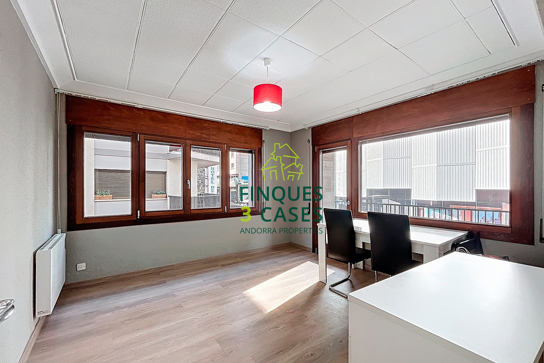 Situat en el cor vibrant del Centre Comercial d'A - Thumbnail 2