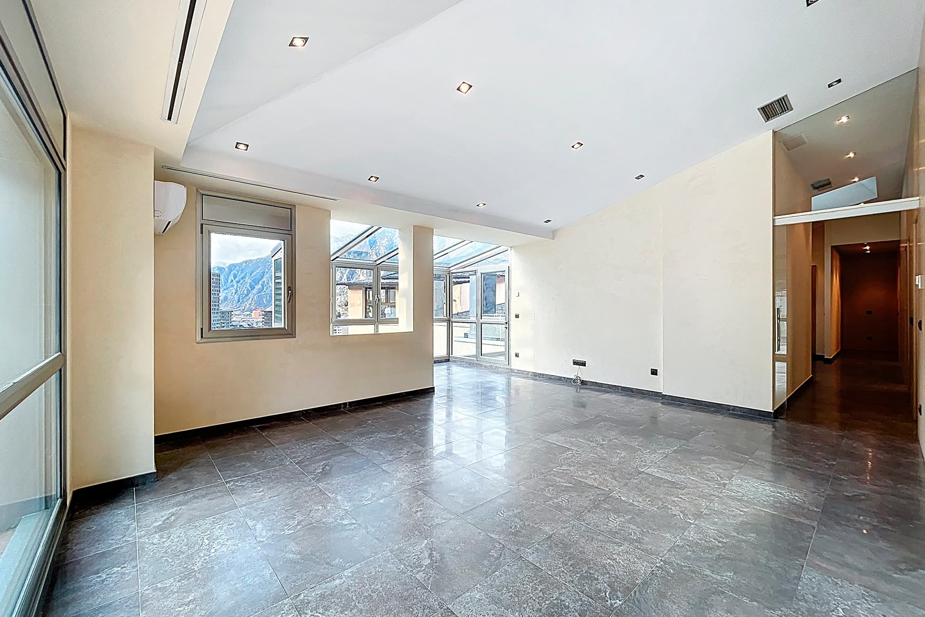 Es presenta aquest àtic singular de 215,05 m², s - Thumbnail 5