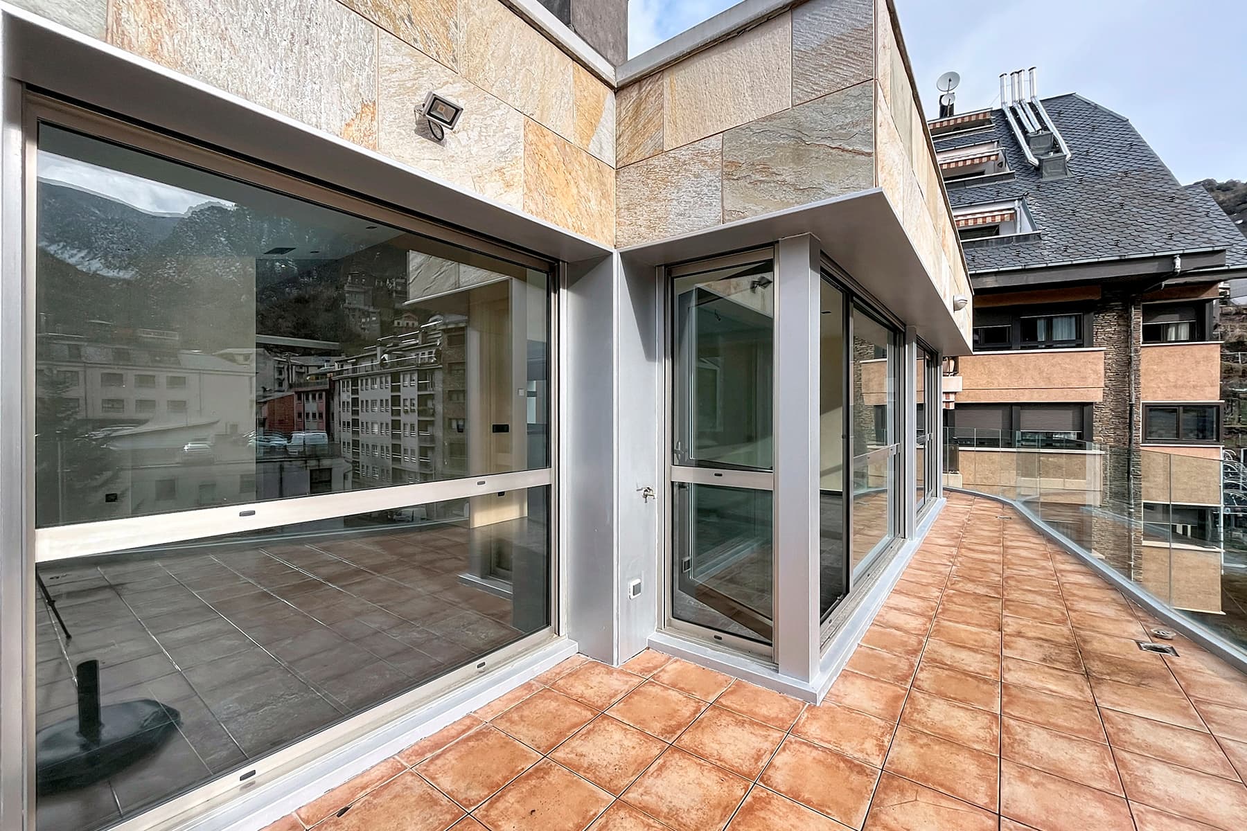 Es presenta aquest àtic singular de 215,05 m², s - Thumbnail 19