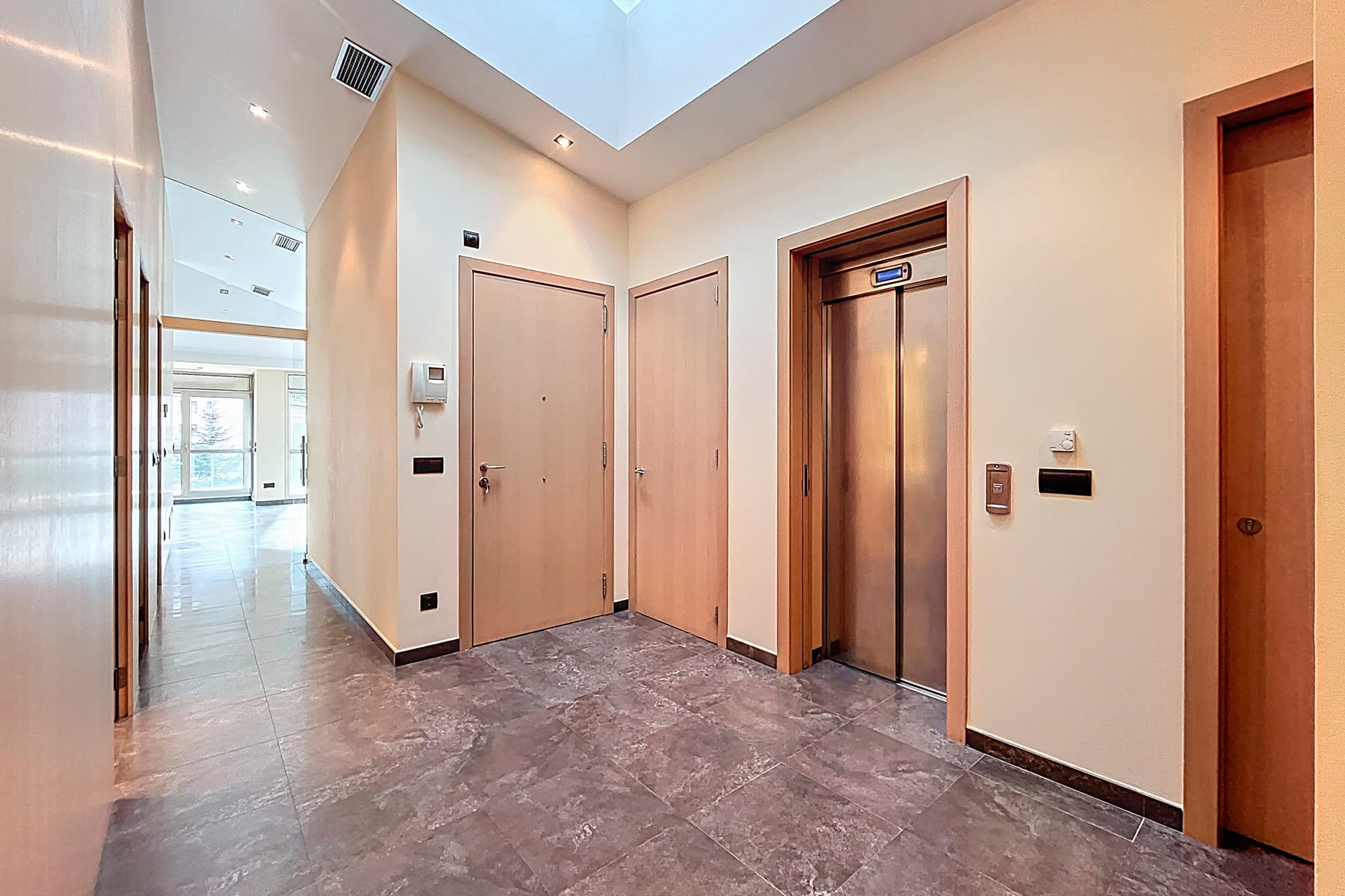 Es presenta aquest àtic singular de 215,05 m², s - Thumbnail 25