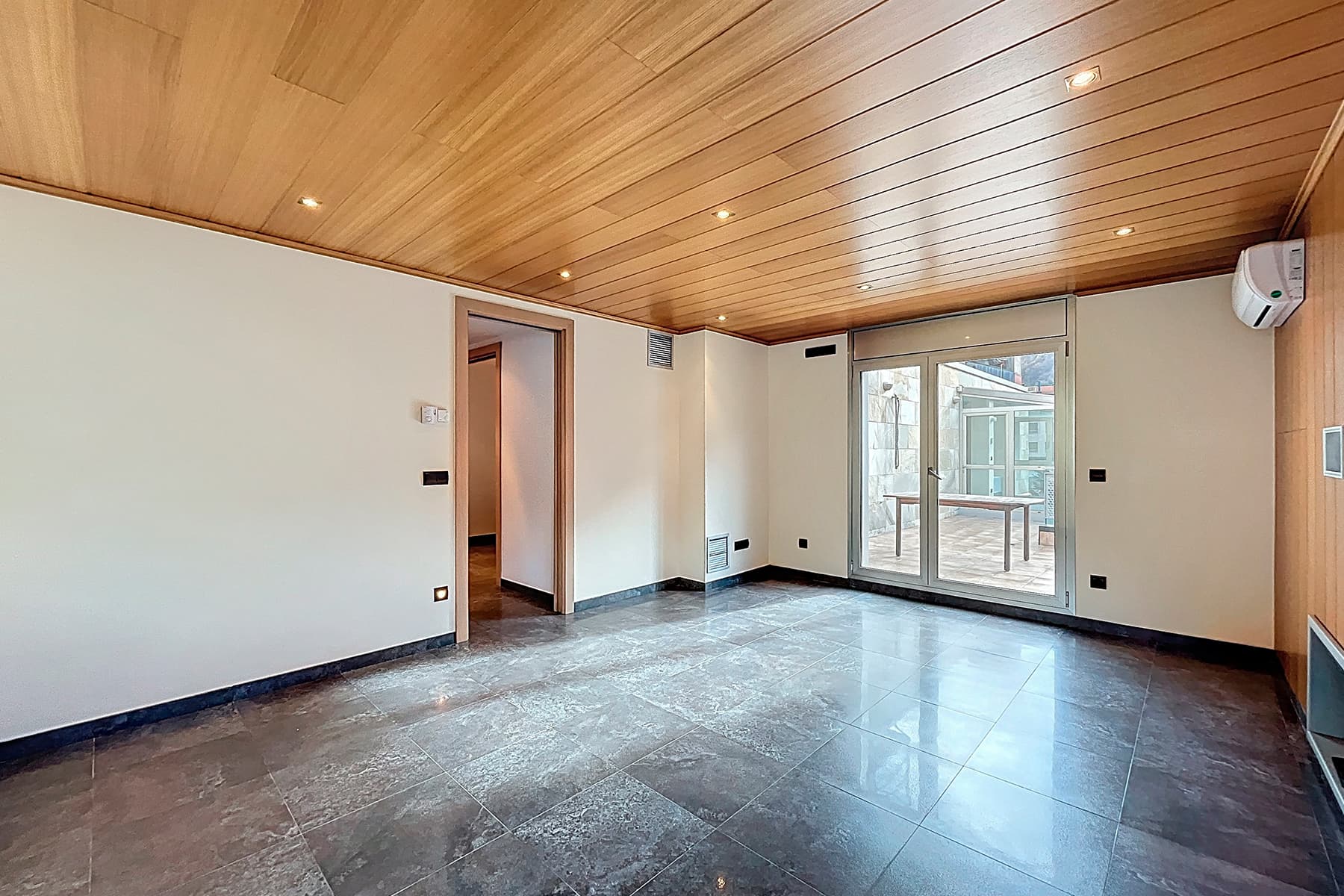 Es presenta aquest àtic singular de 215,05 m², s - Thumbnail 29