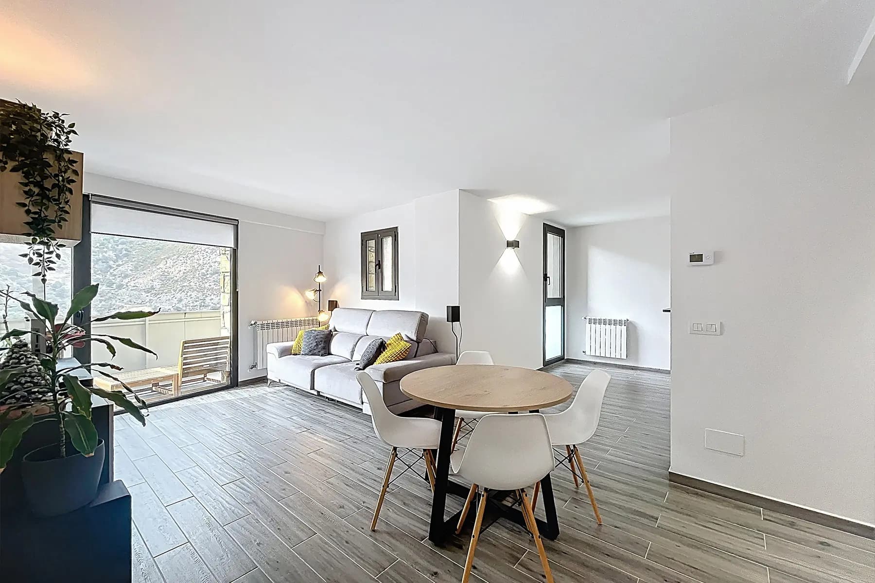 Espaiós pis de 101,35 m² situat a Sant Julià de - Thumbnail 2