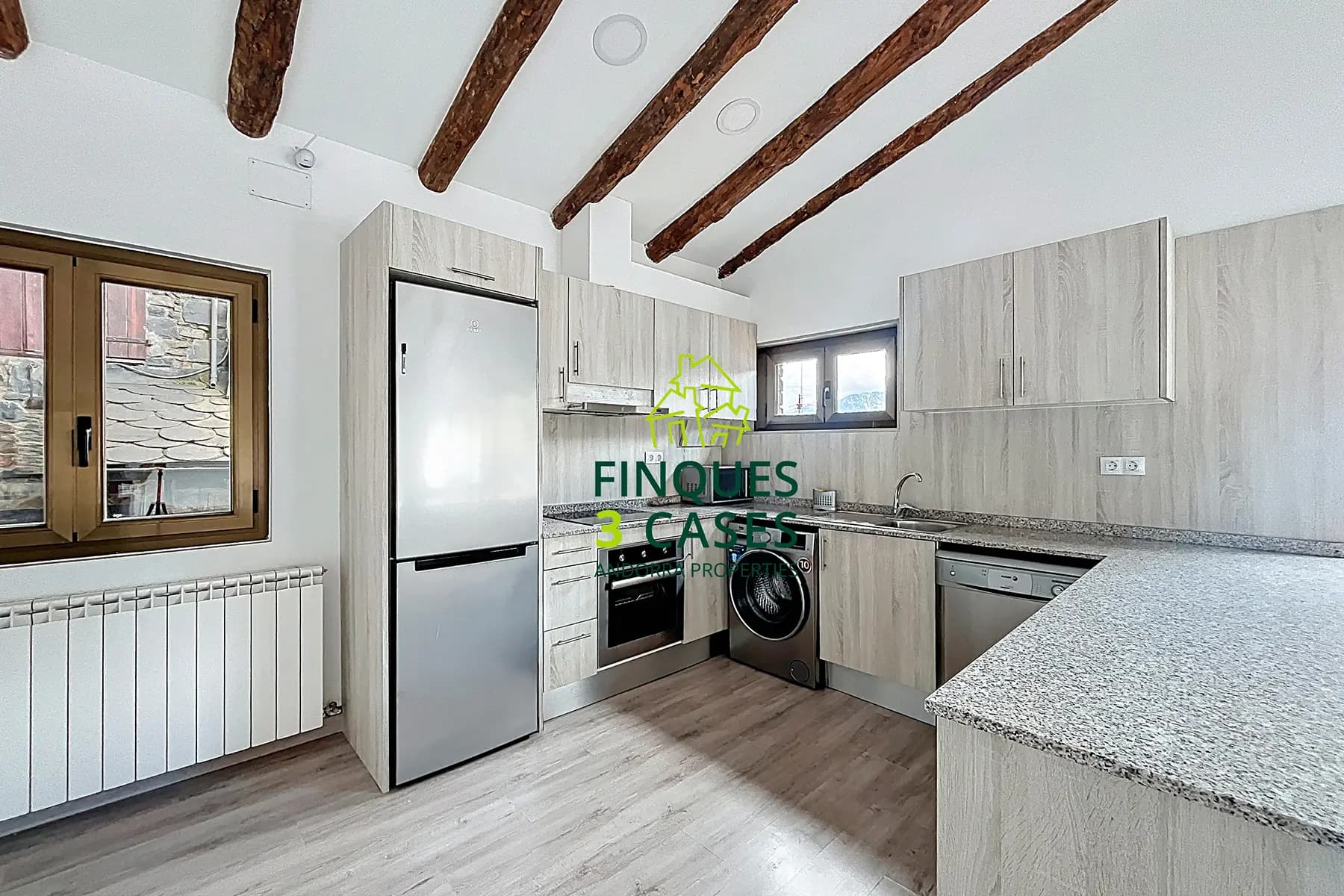 Aquesta propietat es troba en una urbanització mo - Thumbnail 11