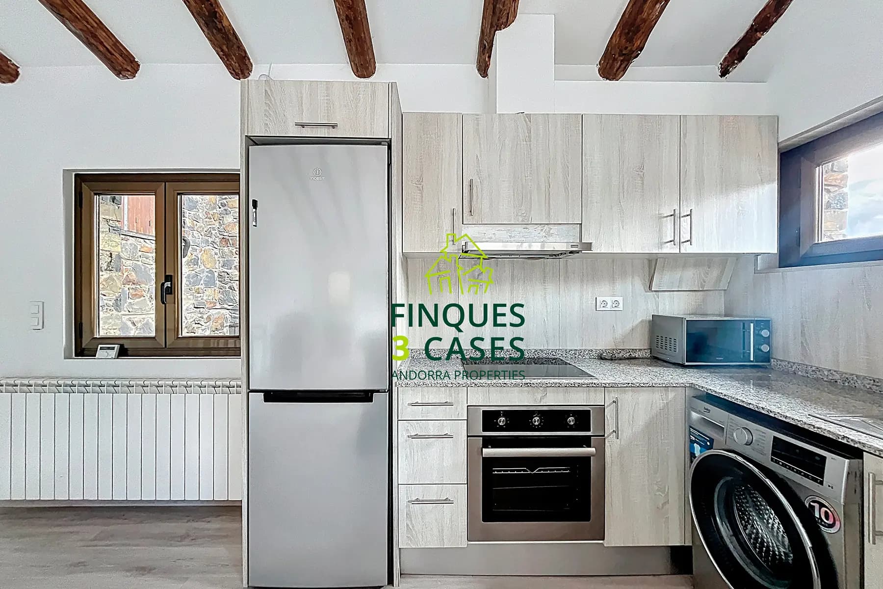 Aquesta propietat es troba en una urbanització mo - Thumbnail 12