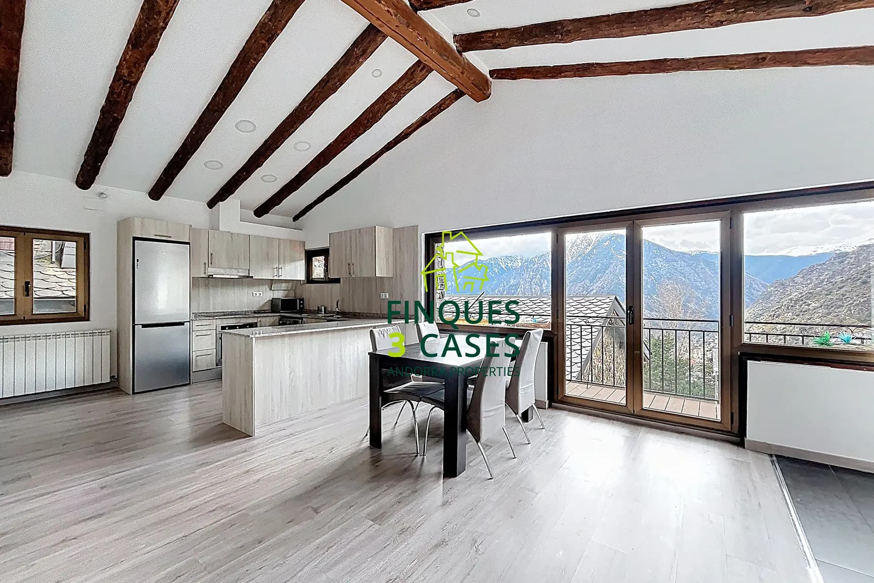 Aquesta propietat es troba en una urbanització mo - Thumbnail 14