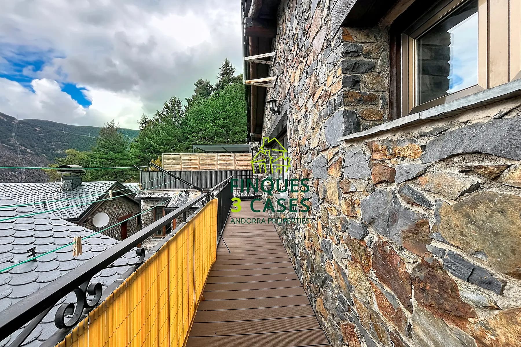 Aquesta propietat es troba en una urbanització mo - Thumbnail 19