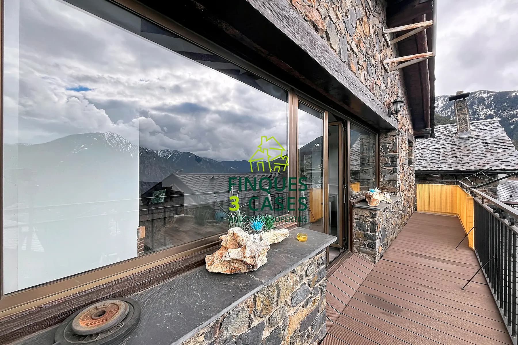 Aquesta propietat es troba en una urbanització mo - Thumbnail 20