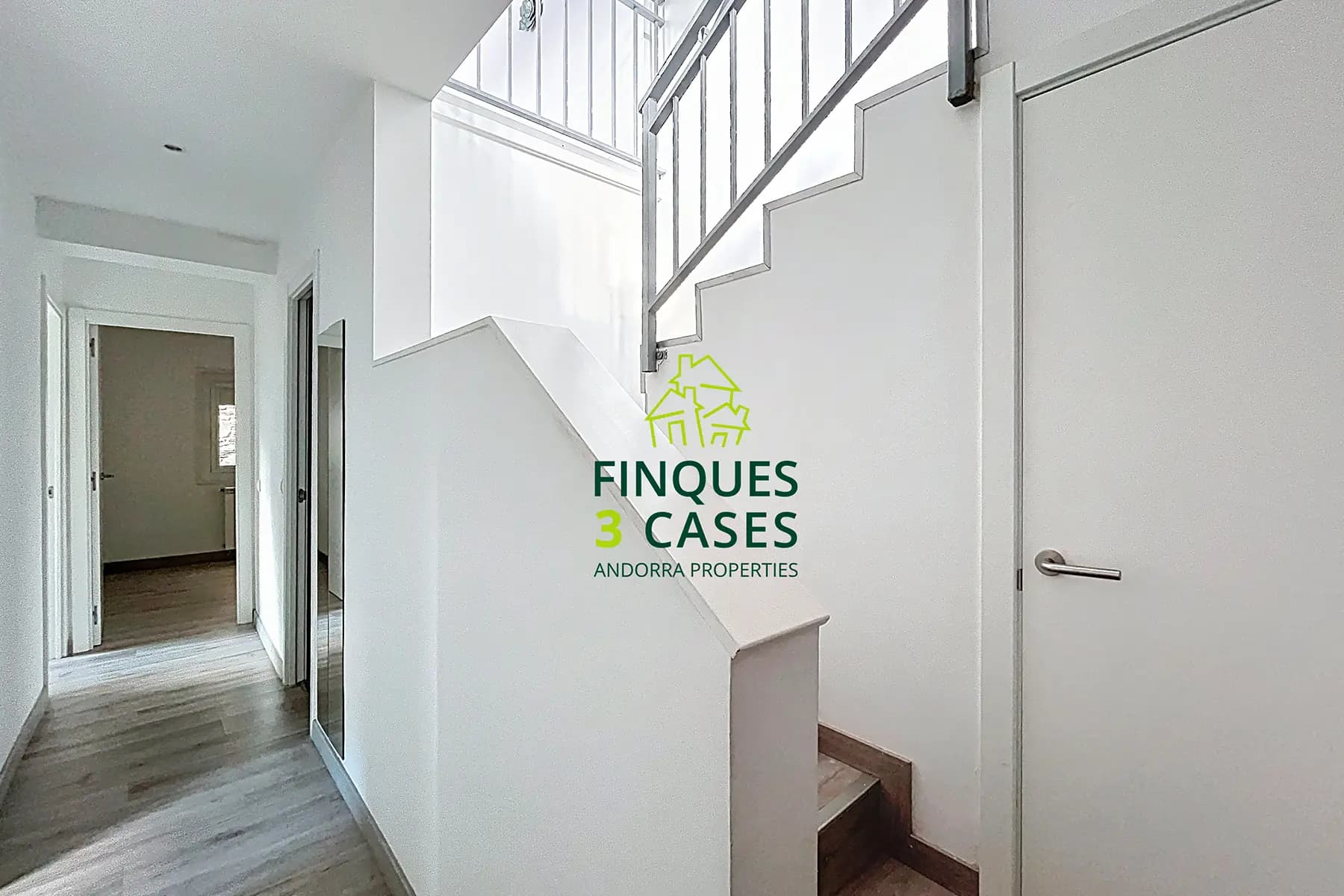 Aquesta propietat es troba en una urbanització mo - Thumbnail 21