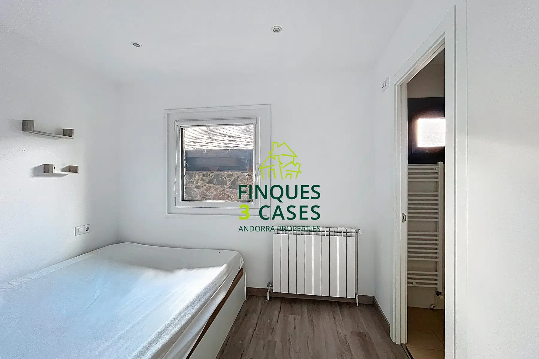 Aquesta propietat es troba en una urbanització mo - Thumbnail 23