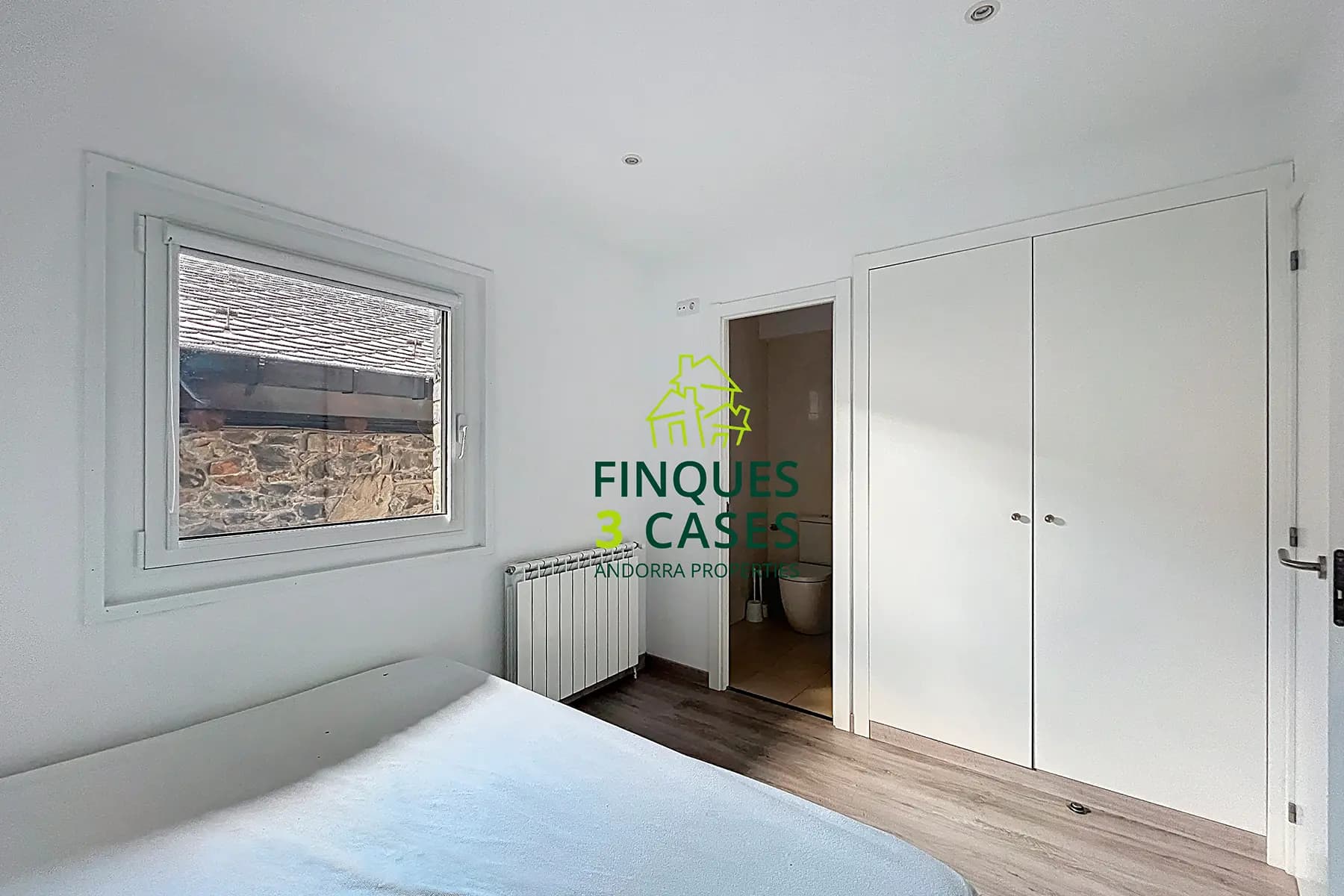 Aquesta propietat es troba en una urbanització mo - Thumbnail 24