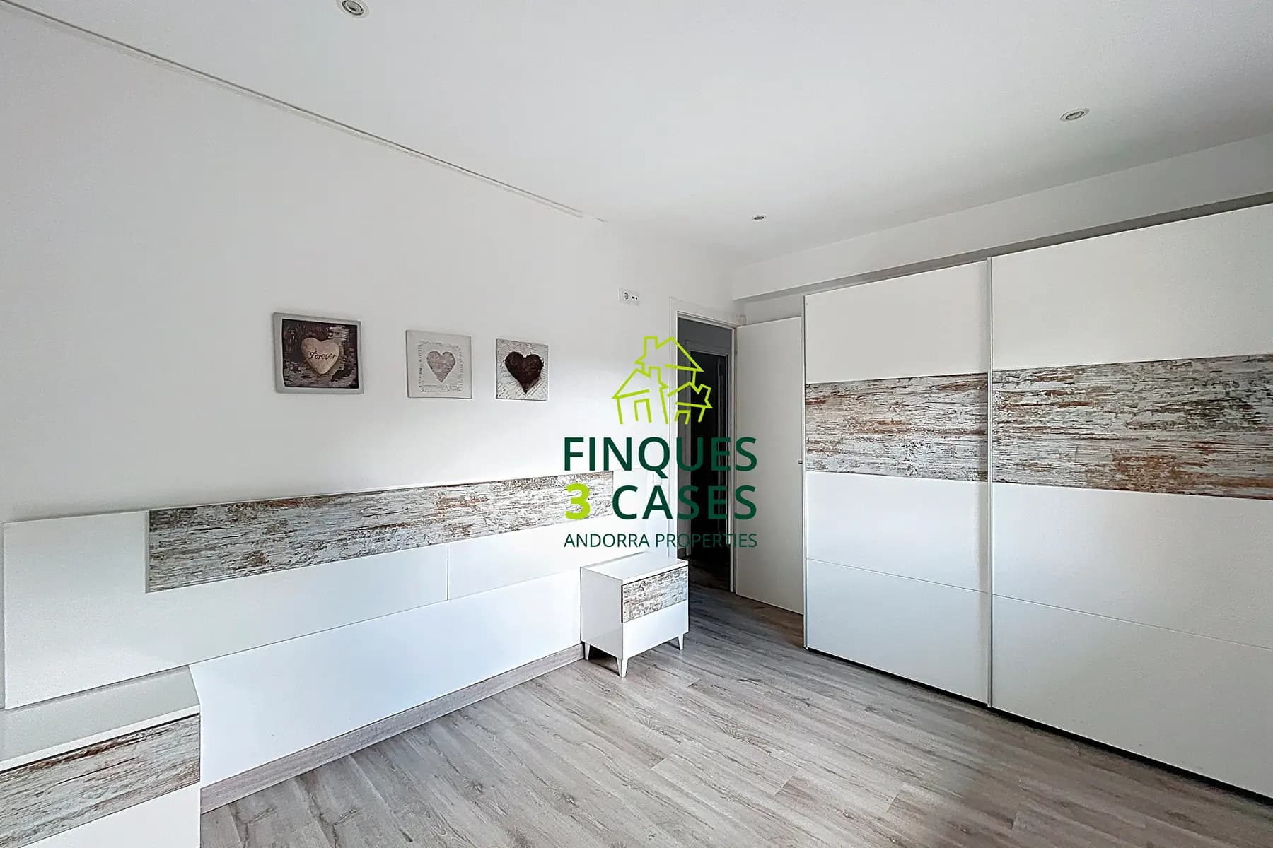 Aquesta propietat es troba en una urbanització mo - Thumbnail 28